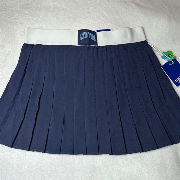 NWT Limited Too Navy Pleated Skirt with Built In Short Juniors Size M - Picture 3 of 7